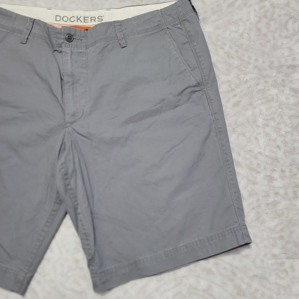 Dockers Flat Front Shorts Straight Fit Men's Size 40‎ Gray NWT - Picture 3 of 15